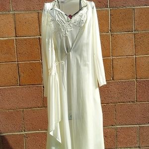 Henson Kickernick Nightgown